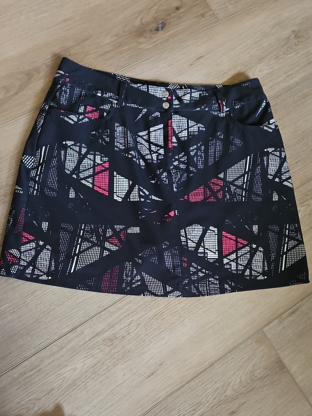 Slazenger Golf Mini Skirt Skort Black Red White Abstract Geo Size 6 NWOT